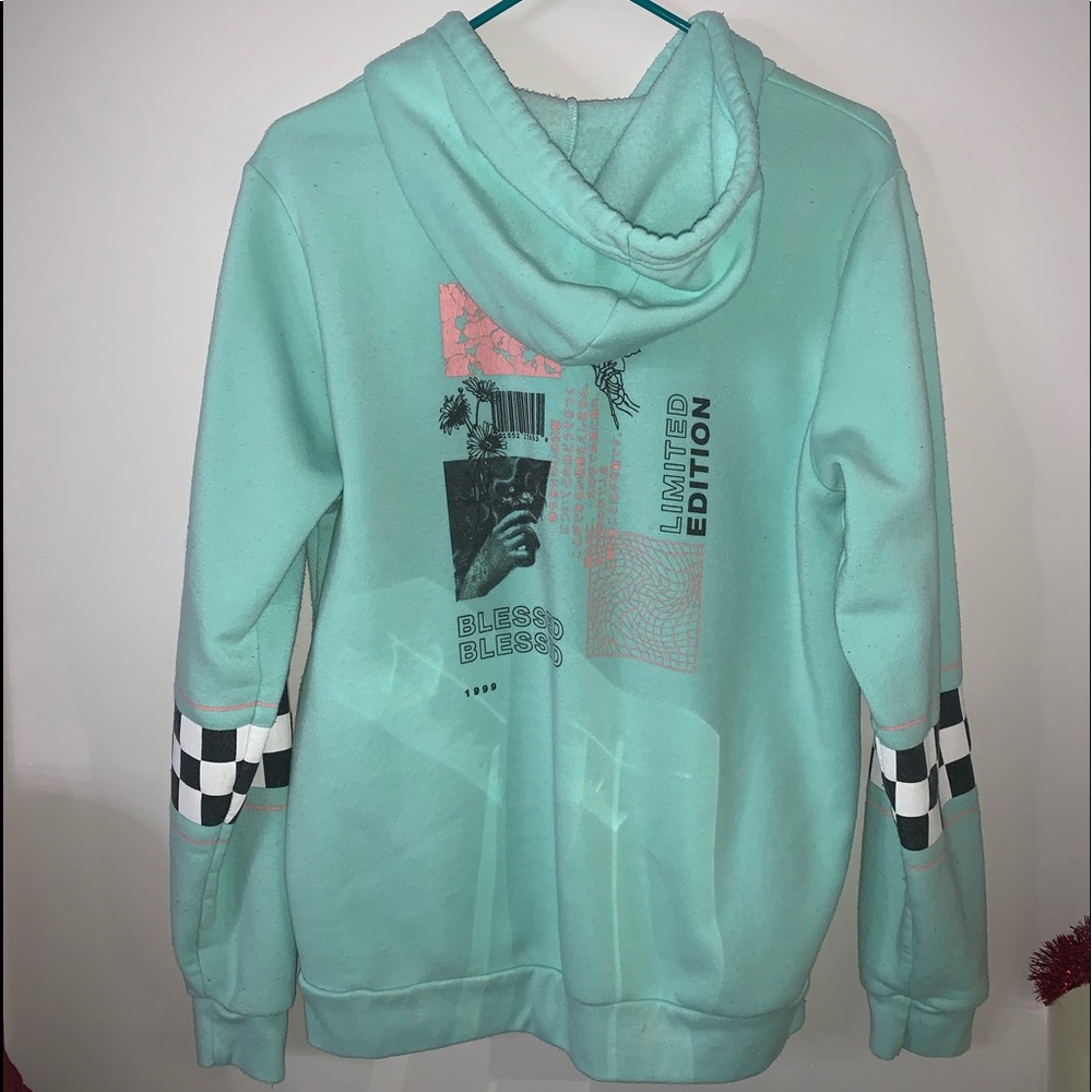 Size (M) hoodie!